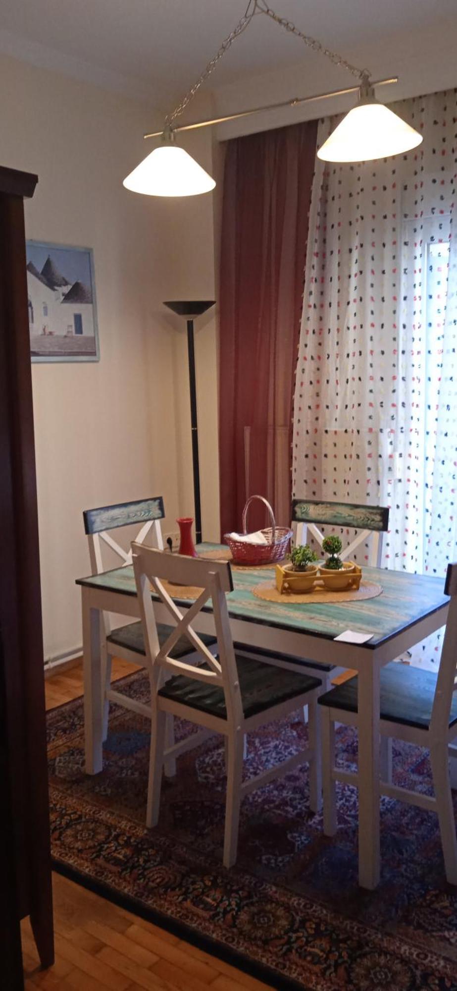 Steve's House & Eldi Apartment